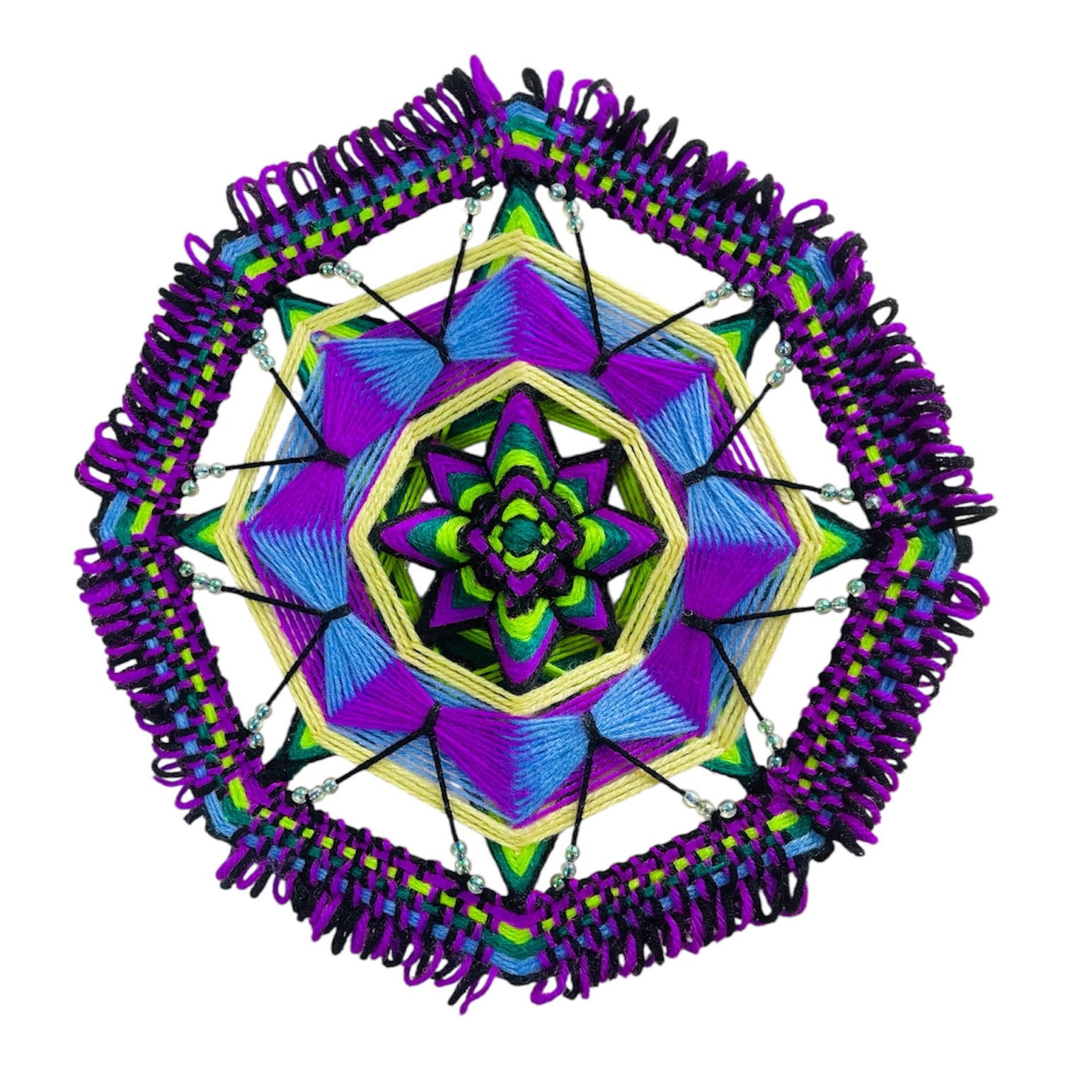 Mandala de lana y flecos diseño mariposas 